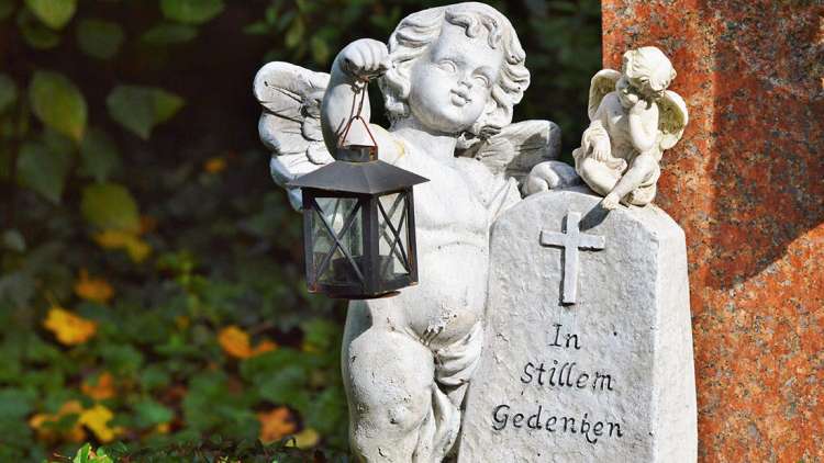 Wie helfen Rituale und Gedenkorte bei der Trauerbewältigung? Wie helfen Rituale und Gedenkorte bei der Trauerbewältigung?